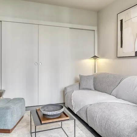 Le Patio Réaumur Elegant 2-bedroom Appartement *